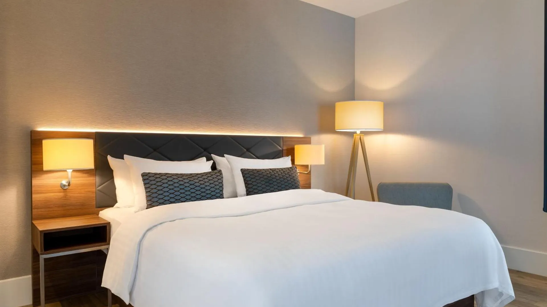 Hotel Element Amsterdam 4*,